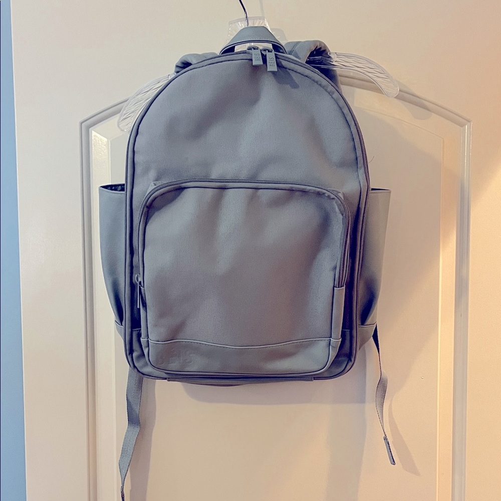 BEIS The Travel Slate Backpack
Slate grey